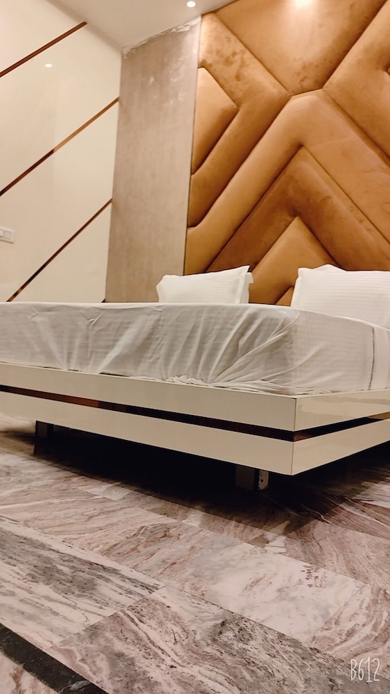 Shraddha Hotel