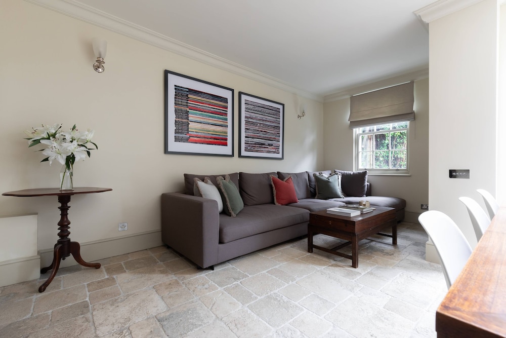 Kensington Place IV by Onefinestay
