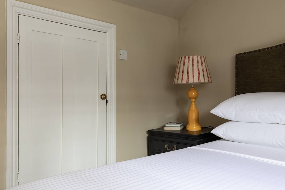 Alderney Street V by Onefinestay