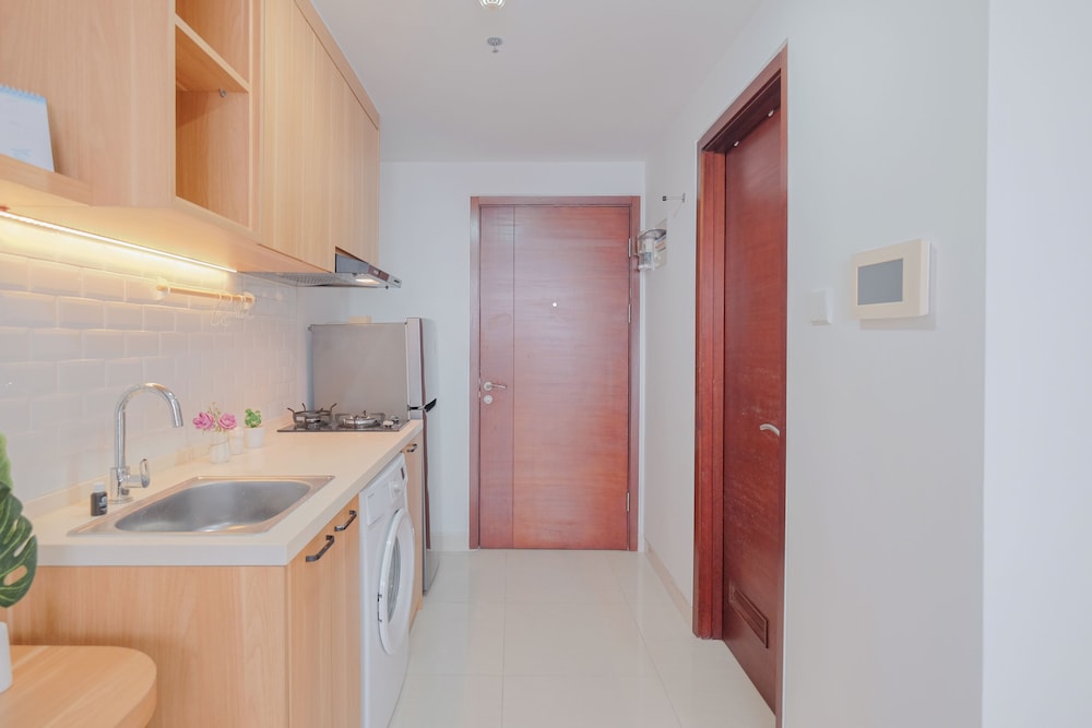 Cozy And Minimalist Studio At West Vista Apartment