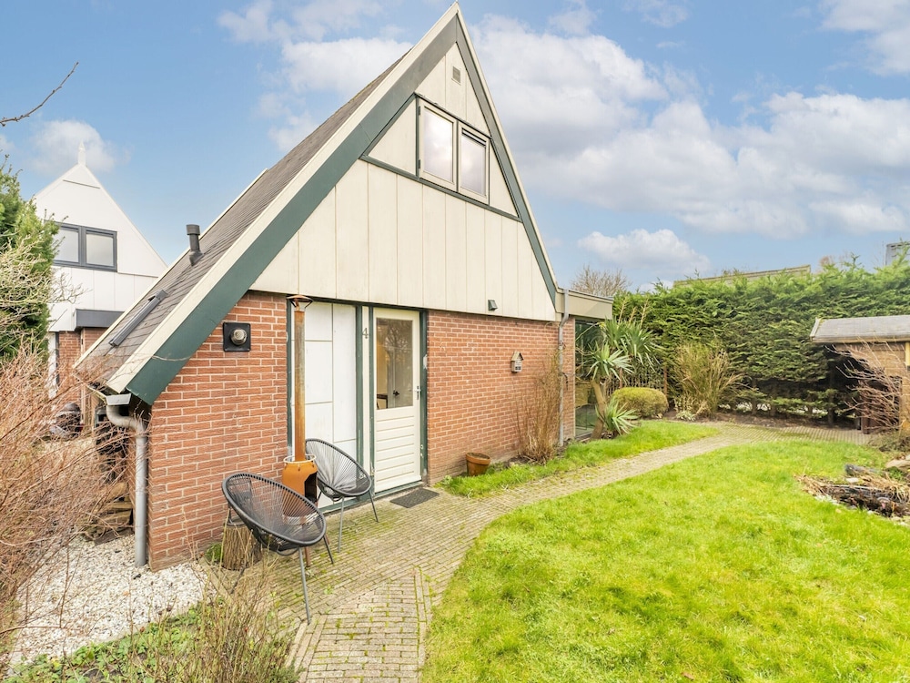 Stylish Holiday Home With Private Garden view 4