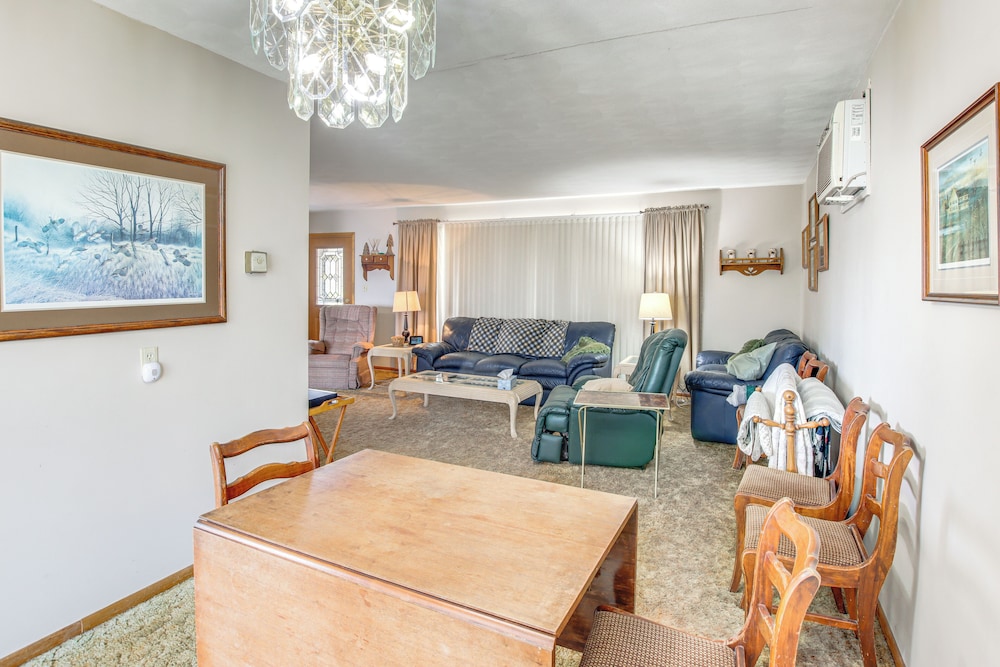 Riverfront Gem w/ Kayaks & Yard in Montrose!