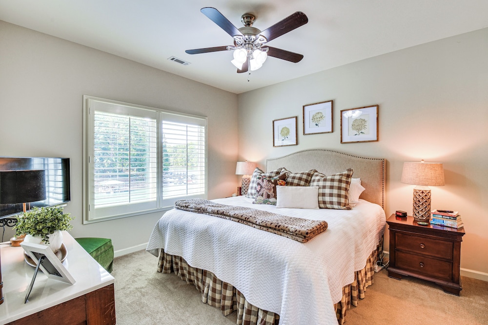Lakefront Fun Near Clemson! Retreat w/ Pool Access