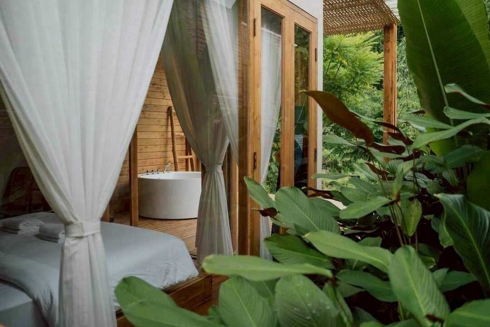 Lomhaijai Homestay