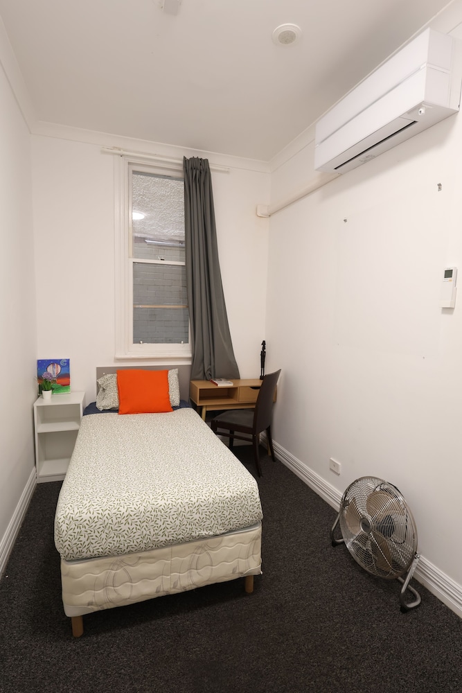 Wallaby Backpackers Hostel Perth - note - Valid passport required to check in