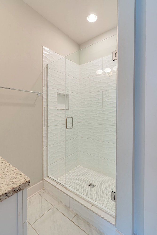 Modern Melrose-sleeps 8- Mins to Downtown Broadway