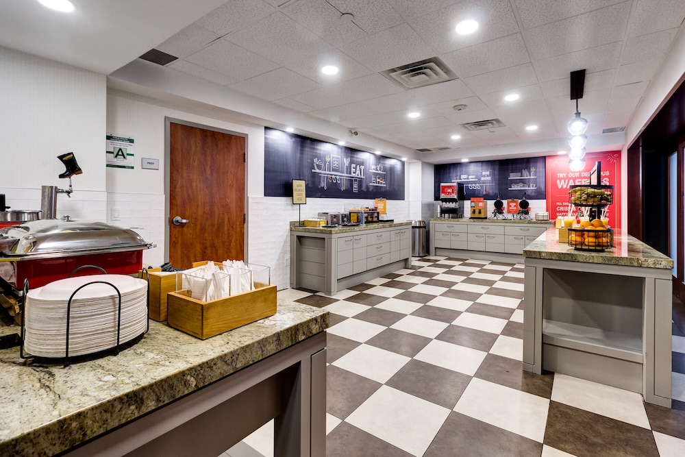 Brantford Vacations - Hampton Inn  Suites by Hilton Brantford Conference Centre - Property Image 59