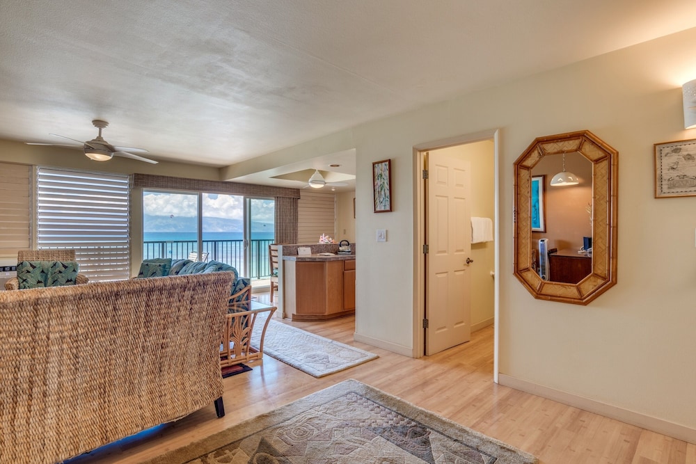 Maui Sands #5g 2 Bedroom Condo by RedAwning