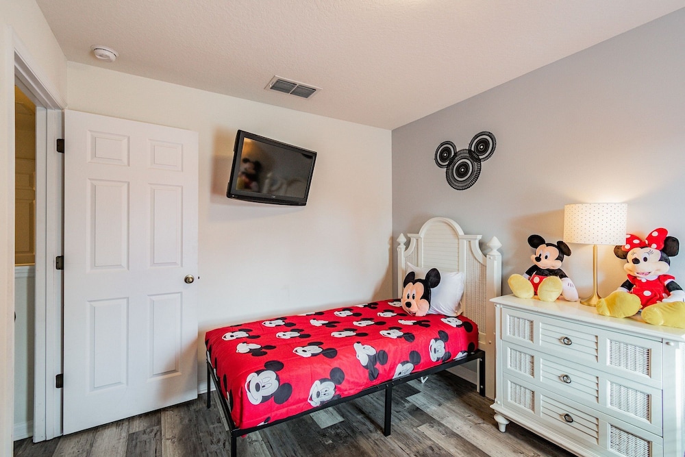 4BR Townhome w/ Pool in Bella Vida Resort