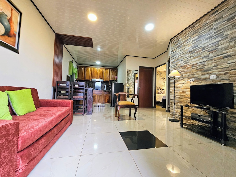 Hotel Calathea Lodge Monteverde - Image 1