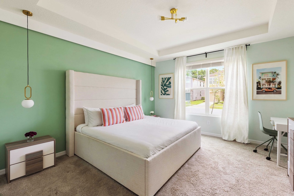 Sleeps 25! In Solara Resort, Near the Theme Parks Coconut Breeze by Avantstay