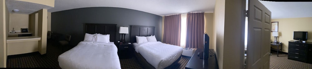 Days Inn & Suites by Wyndham Norton Shores/Muskegon view 4