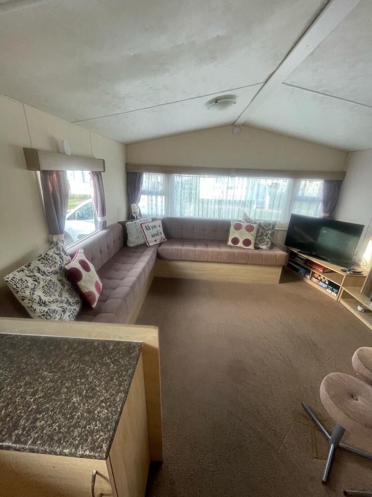 3 Bed Caravan - Sleeps 8 - Pets - Parking - Wifi