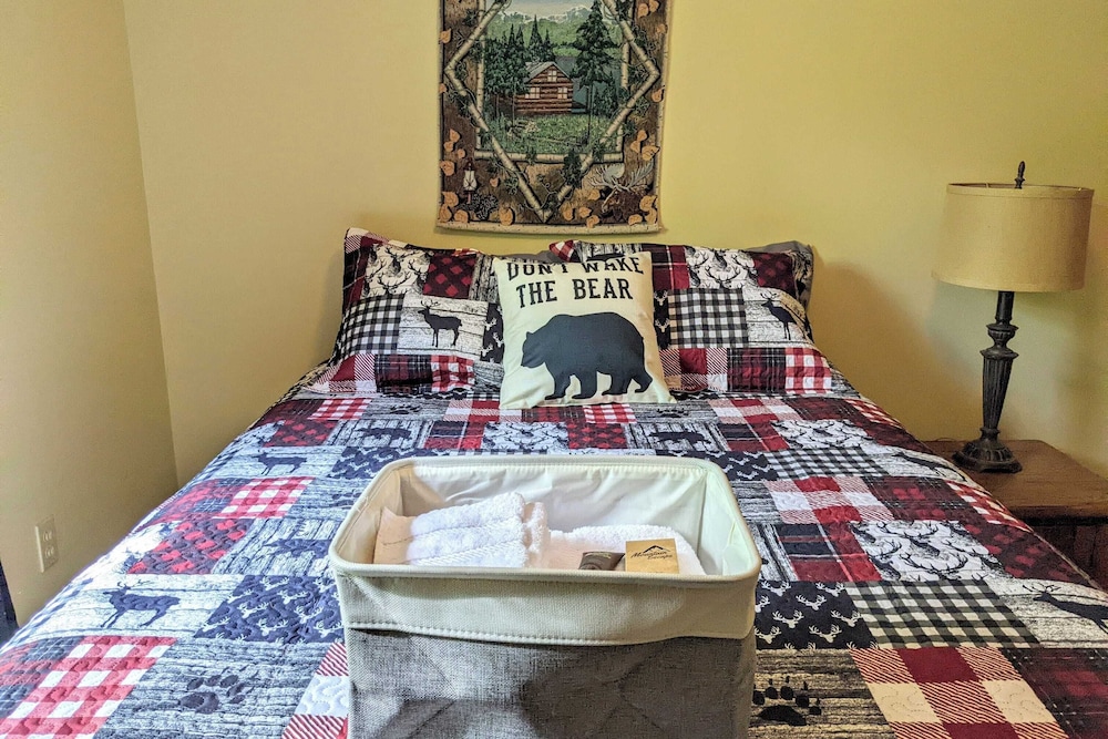 The Bear Foot Lodge by Avantstay Game Room, Deck, Beach/lake Access