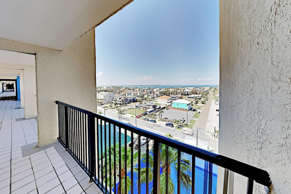 Corner 3BR w/ Wraparound Balcony & Gulf Views