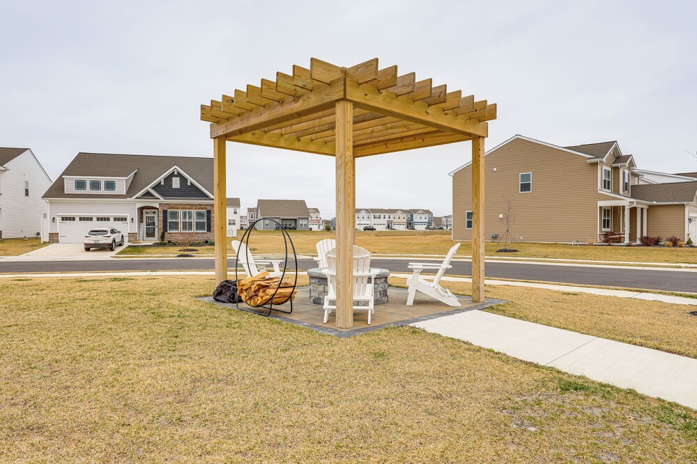 6 Mi to Bethany Beach: Family Home w/ Pool Access!