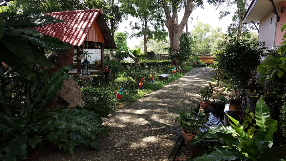 Phalaburi Resort by dreamhouse