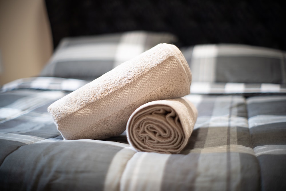 Chic 2BR near Little Italy 5min to Metro - Image 4