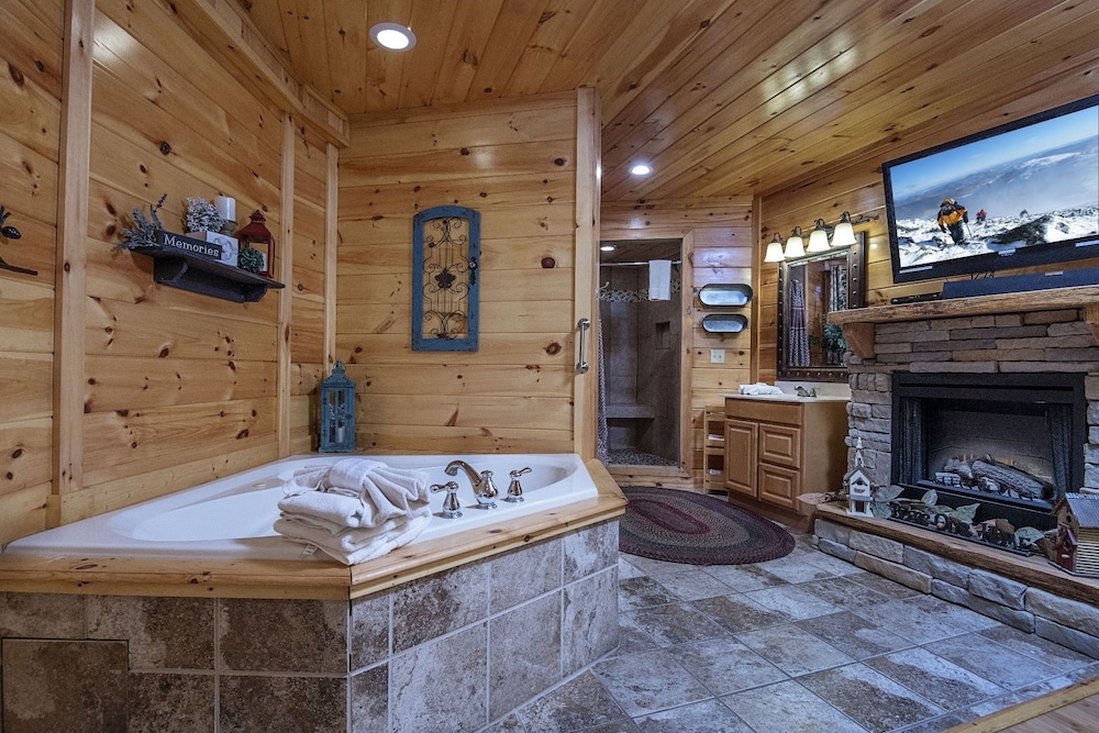 Declan's View - Cozy 1 bedroom with Game room and Great Mountain Views! 1 Cabin by RedAwning view 4