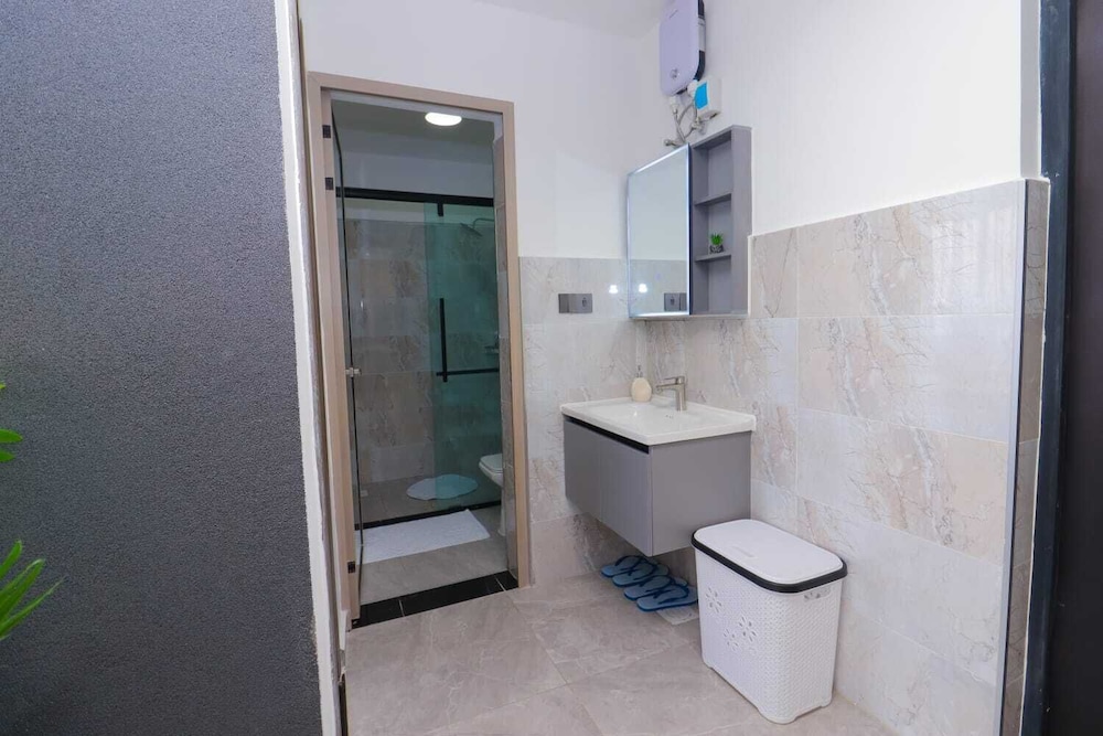 Lux Suites City Oasis Apartments