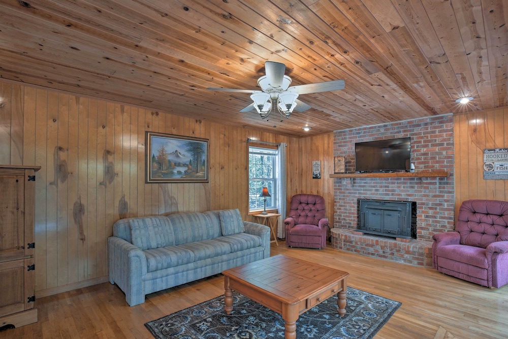Pet-friendly Toccoa Home w/ Deck  Lake Access! - Property Image 17