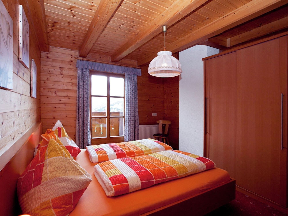 Farmhouse: Alpine Retreat With Mountain Views