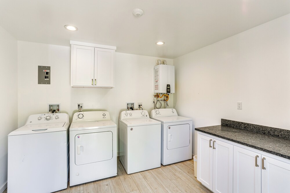 Walk to Park & Aquatic Center: Airy Redding Home!