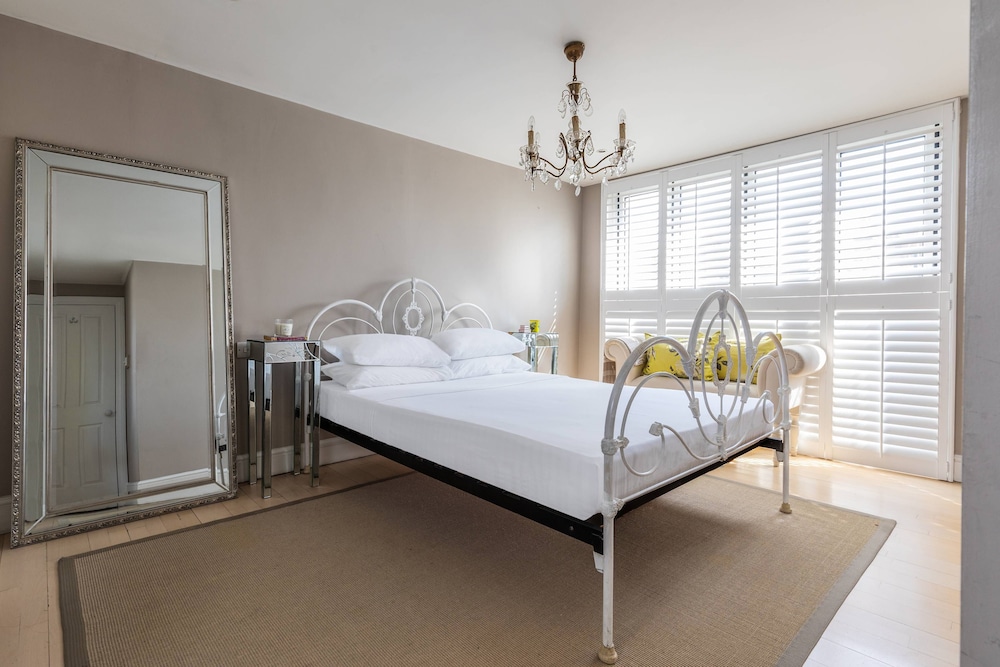 Tetcott Road by Onefinestay