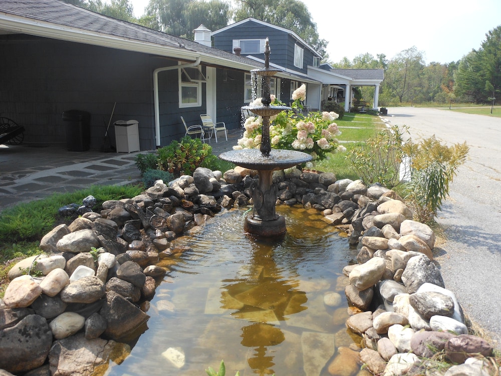 Weathervane Motel