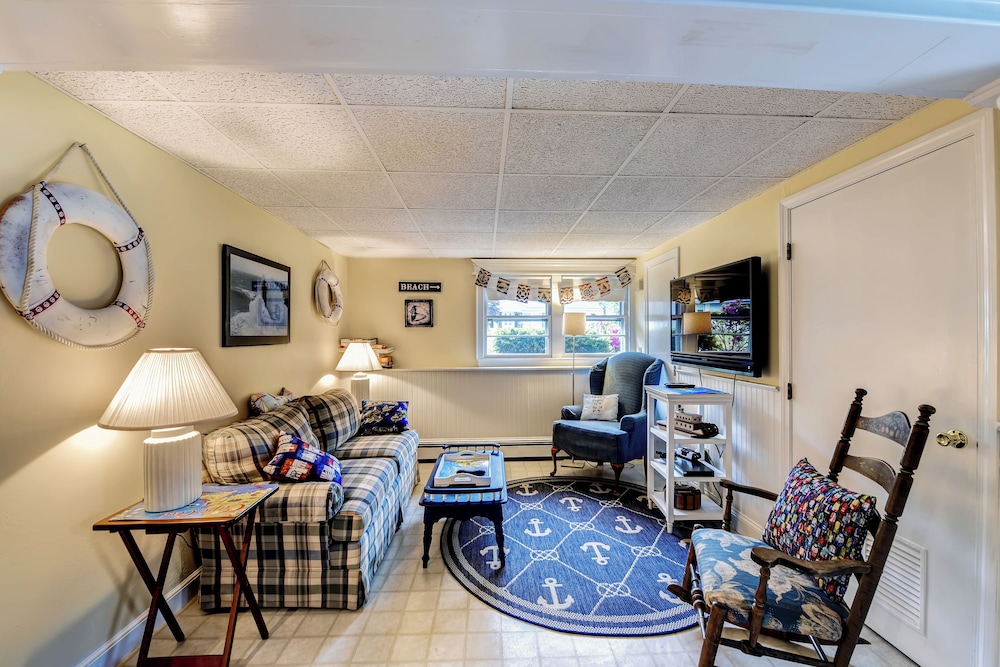 Charming East Falmouth Home: Walk to Private Beach