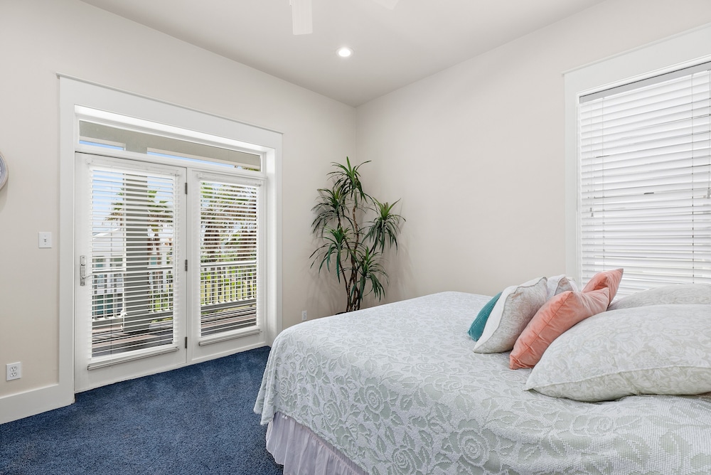 Paradise Found - Private Beachfront House 3 Bedroom Home by RedAwning