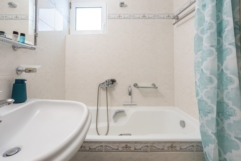 The White Marble Luxury City Apt