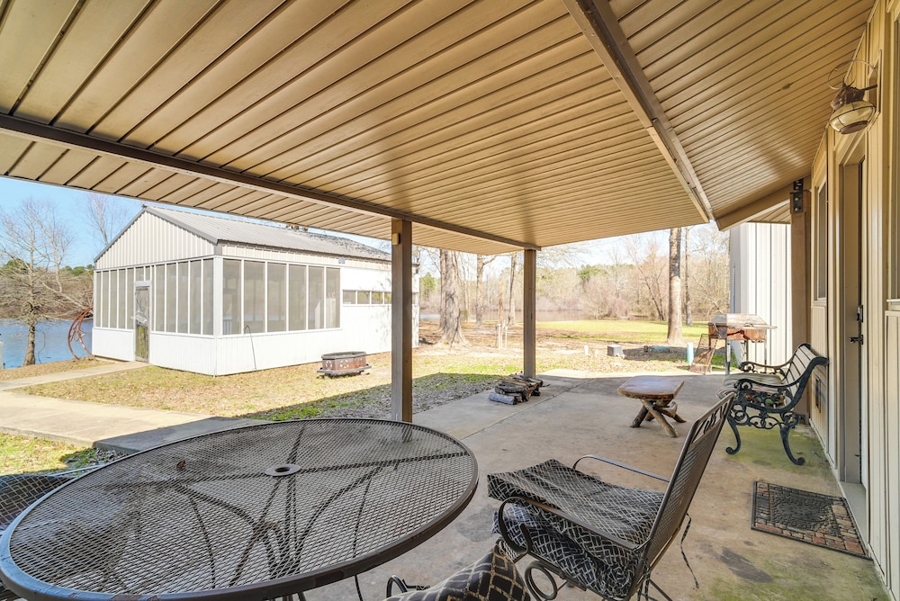 Fire Pit, Views: Lakefront Toledo Bend Retreat!