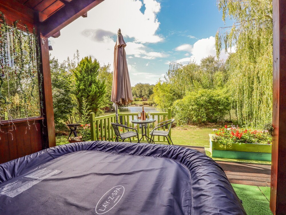 Lakeside Lodge Retreat