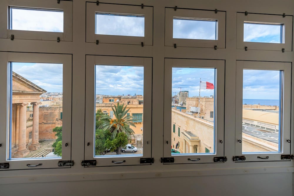 Independence Olive- 1 Bedroom - Square SEA View