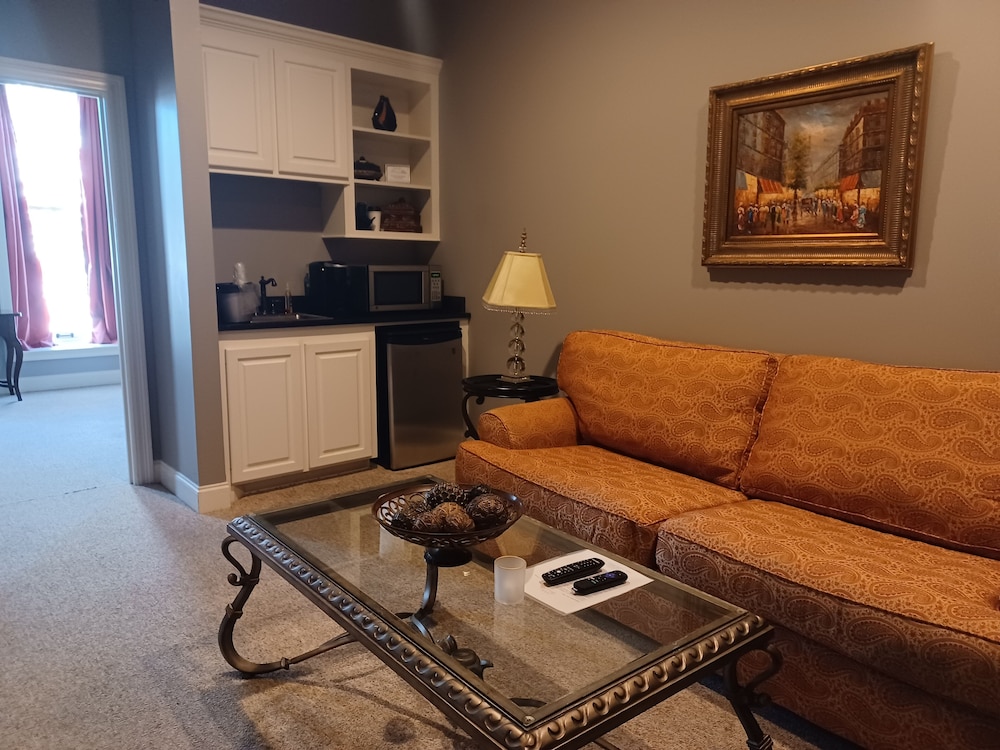 Natchez Manor Bed & Breakfast