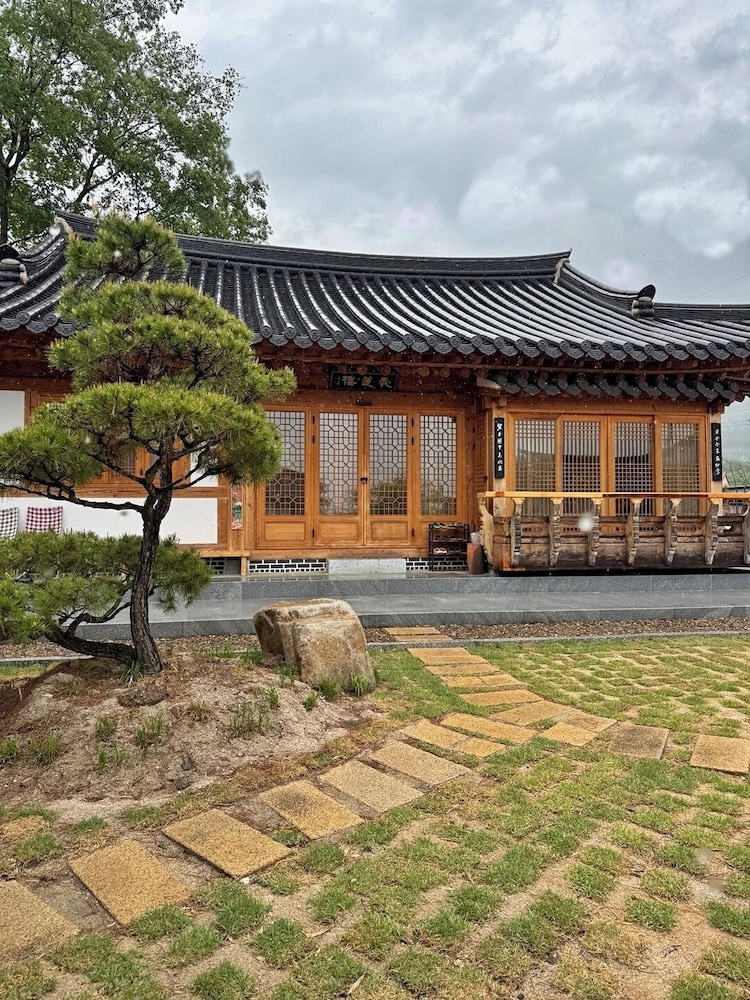 Jukrokjungsa hanokstay
