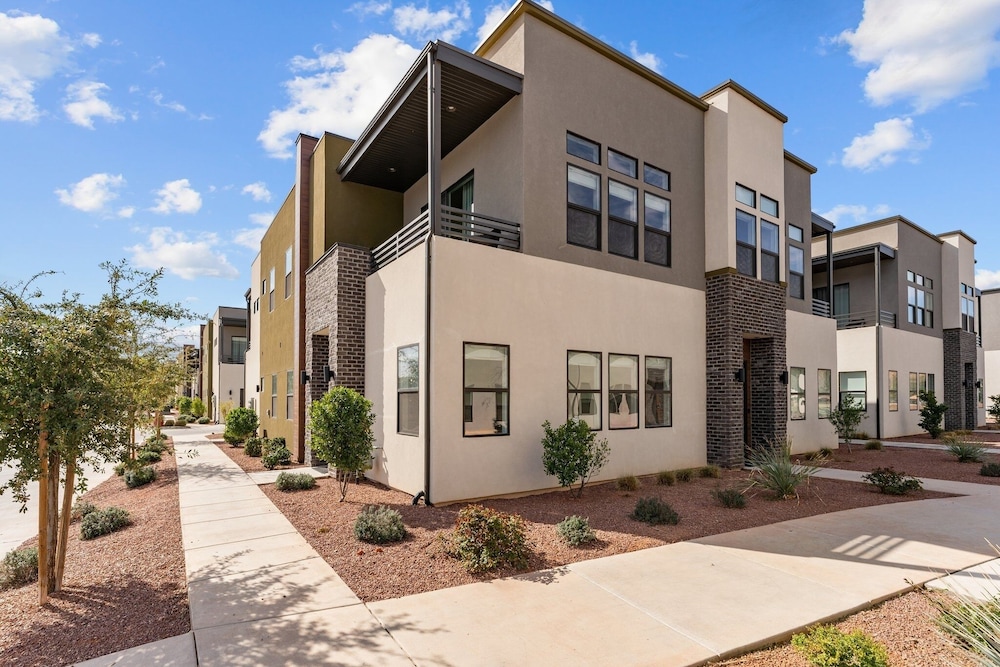 Villa #26 At Bloomington Country Club - Sunset Retreat 4 Bedroom Townhouse