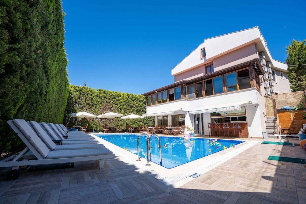 Cunda Giritlioğlu Otel Yetişkinlere Özel +12 - Image 51