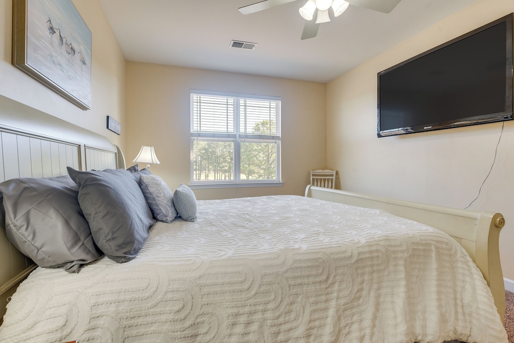 Walk to Crow Creek Golf Club: Condo w/ Pool!