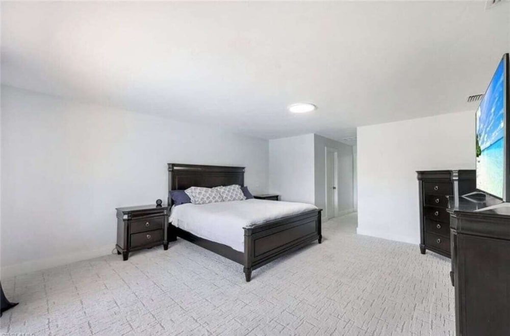 Oceanfront Retreat in Fort Myers - 3 Bedrooms, Private Pool