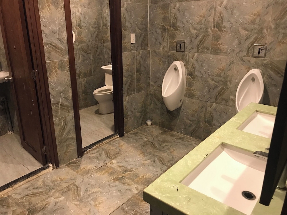 Viet Star Buffet Club & Marvel Hostel