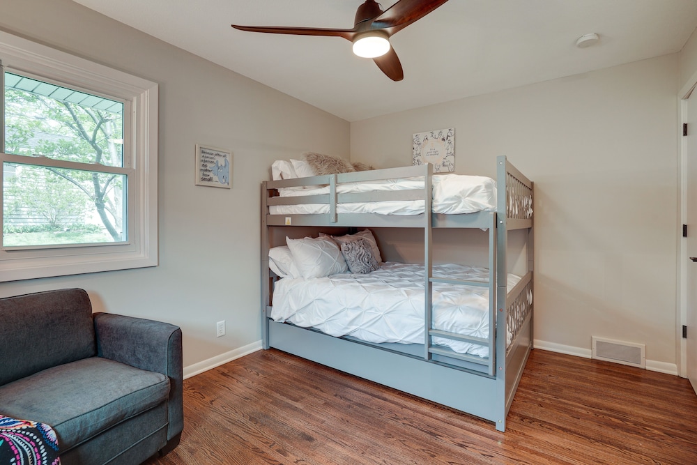 Pet-friendly Minneapolis Home ~ 8 Mi to Downtown!