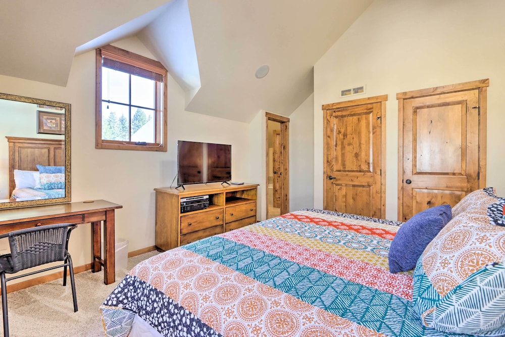 Ski-in/ski-out Donnelly Townhome w/ Hot Tub! view 2
