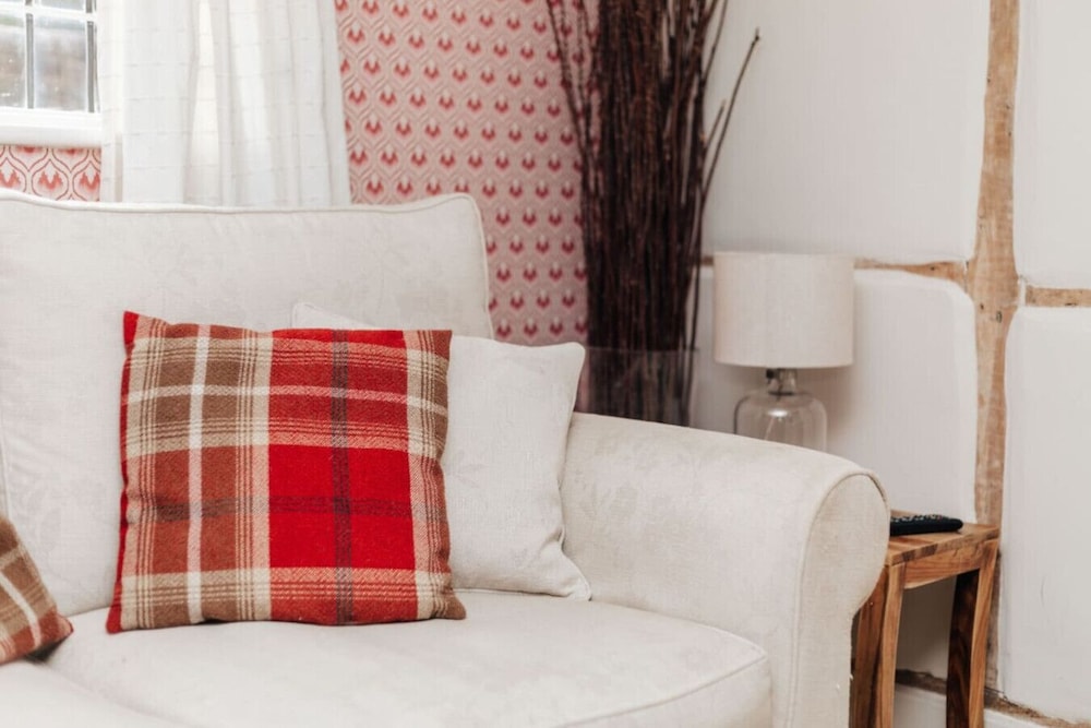 Antelope Cottage - Rural Pet Friendly Cottage