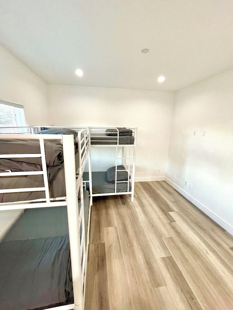 Modern HomeStay - Image 2