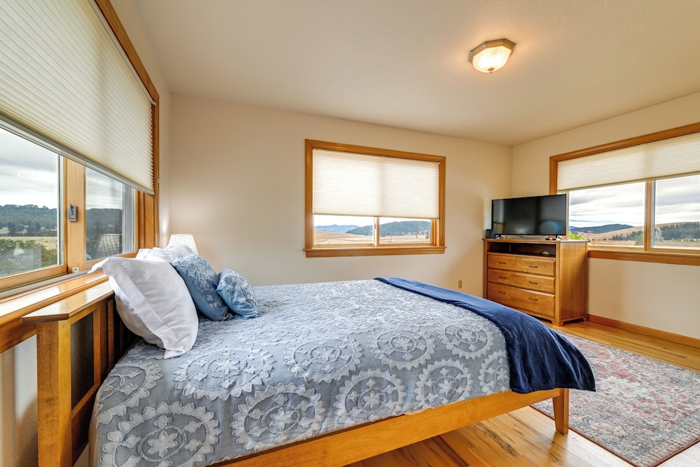 Romantic Vineyard Getaway in Oakland: Mtn Views!