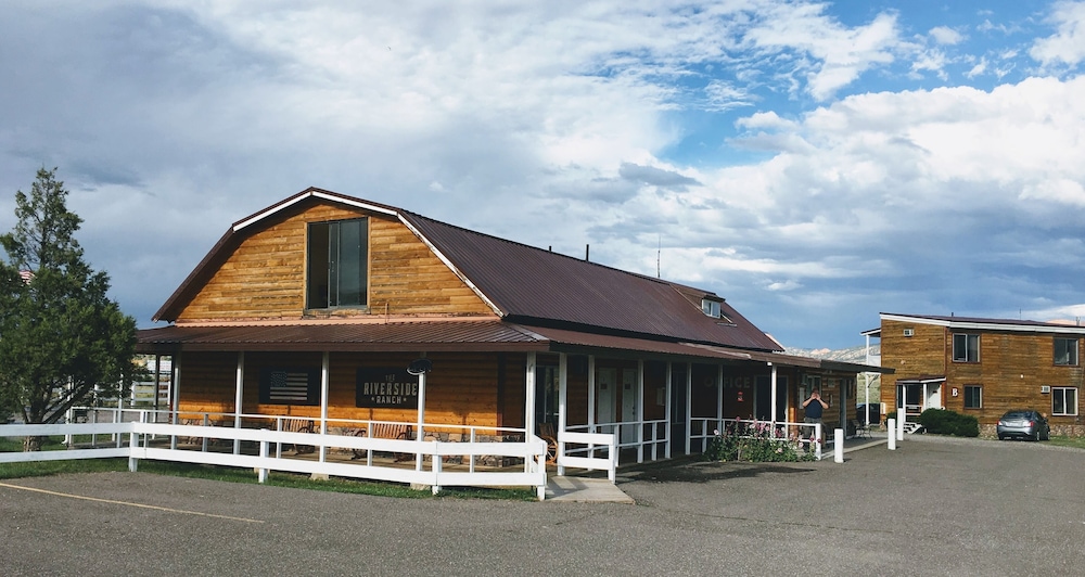 The Riverside Ranch RV Park, Motel & Campground