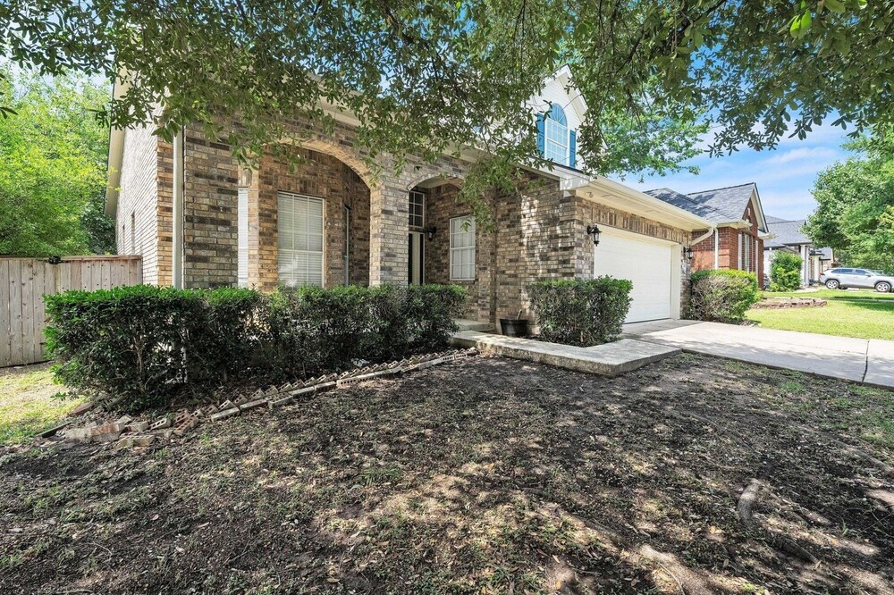 Modern 4br Gem Chic Comfort In Austin 4 Bedroom Home
