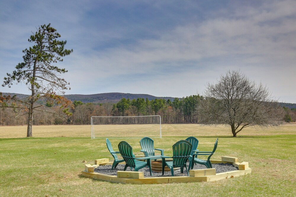 4 Mi to Great Barrington: Berkshires Retreat!